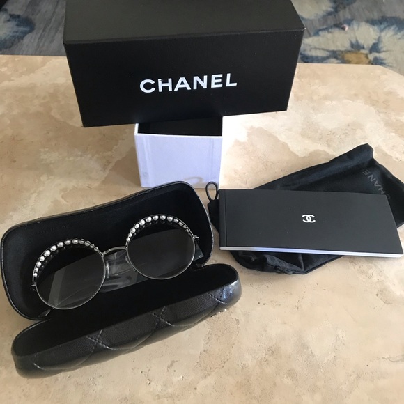 CHANEL Accessories - New CHANEL round pearl sunglasses